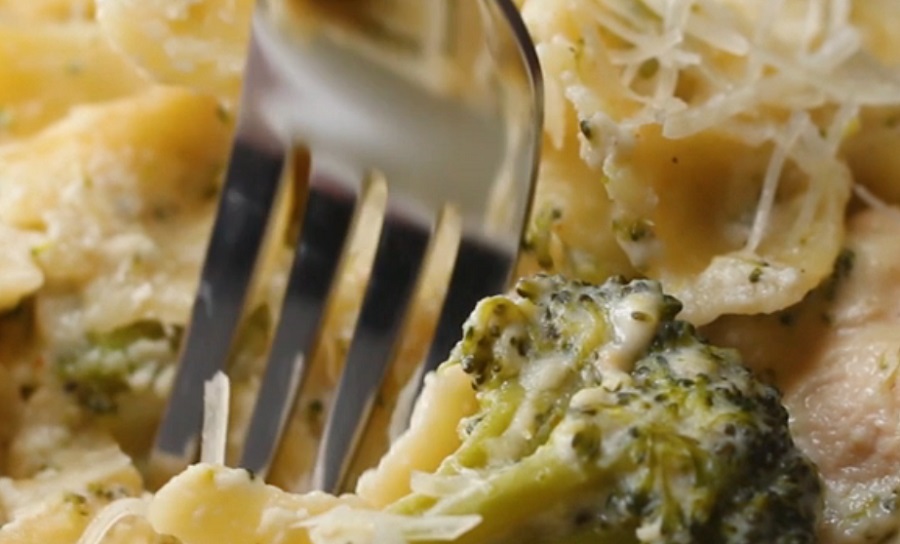 Ízletes, tartalmas és egyszerűen elkészíthető a brokkolis-csirkés tészta