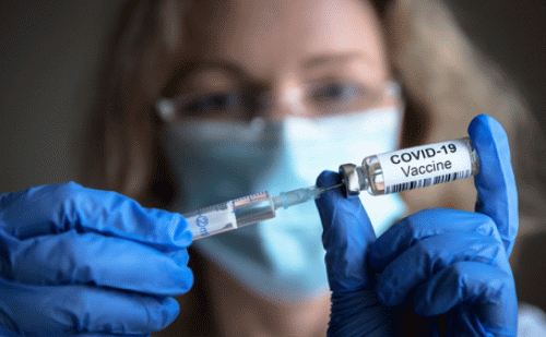 Mesterséges intelligencia segít be a koronavírus-oltás időpontfoglalásánál Dubajban