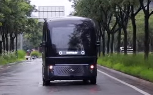 Önjáró minibusszal rukkolt elő a kínai netes keresőóriás