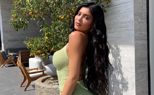 Kylie Jenner második gyermekét várja