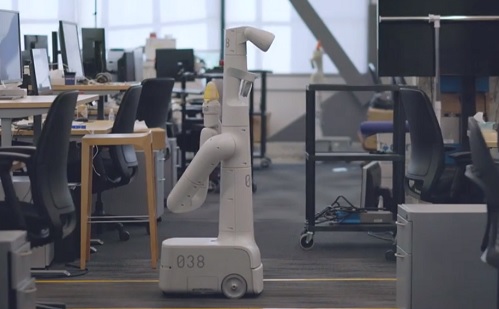 Mesterséges intelligencia – Töröl, pakol, ajtót nyit a házimunkákra is képes robot