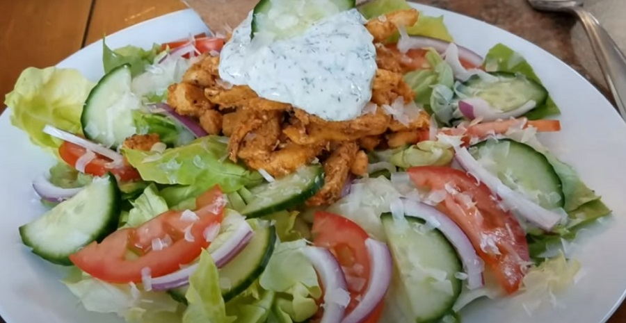 Ízletes és könnyed a görög csirke gyros salátával