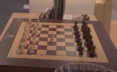 Mesterséges intelligencia mozgatja a vadonatúj sakktáblát