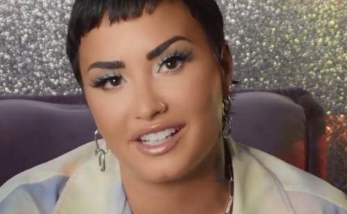 Demi Lovato félt: karrierje végét jelenti, ha nem szupernőies