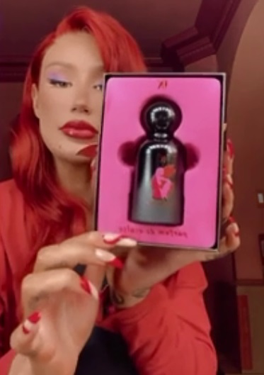 Iggy Azalea a parfümjével