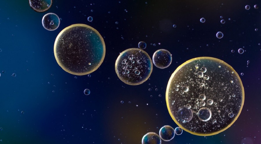 Apró, de erőteljes buborékok képződnek az ultragyors rezgések során