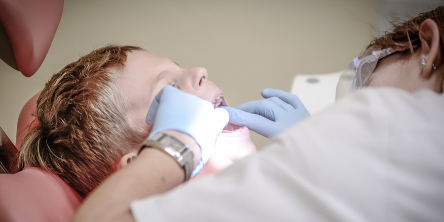A gondos fogápolás és a fogak ellenőriztetése 40 éves kor alatt és felett is fontos