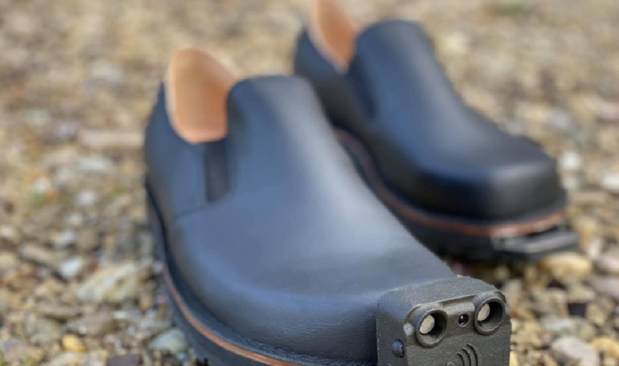 A cipőre szerelt érzékelőkkel segíti a vakokat a mesterséges intelligencia