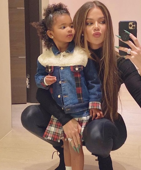 Khloe Kardashian és lánya, True