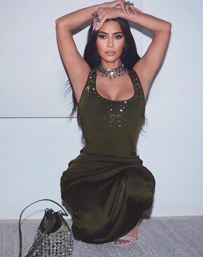 Kim Kardashian ügyvédnek tanul