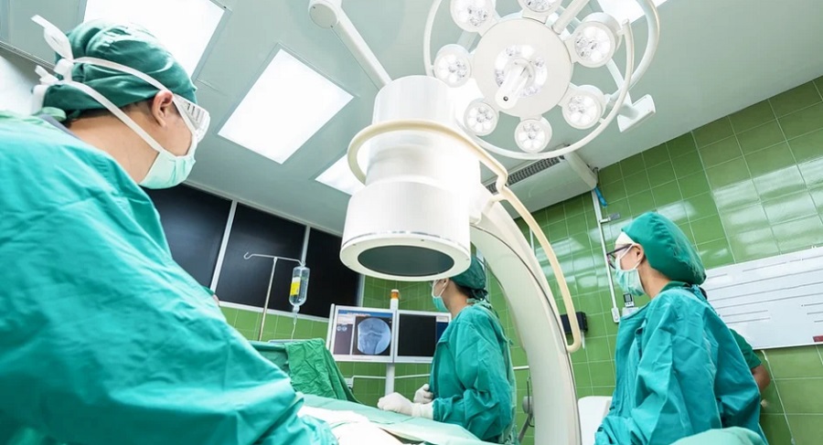 A mesterséges intelligencia és a kiterjesztett valóság a műtéteken is nagy segítség