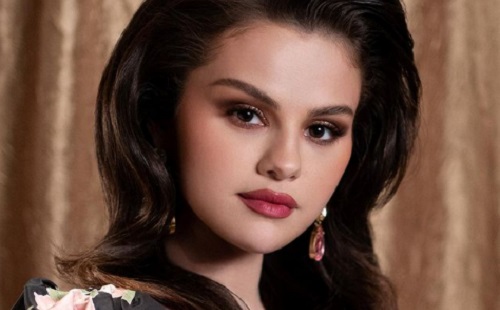 Selena Gomez félrerakná a zenét?