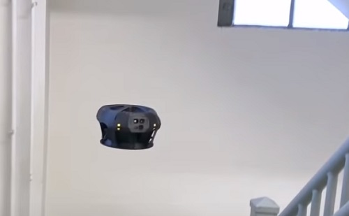 Mesterséges intelligencia - Elfér a tenyérben a világ első kétrotoros drónja