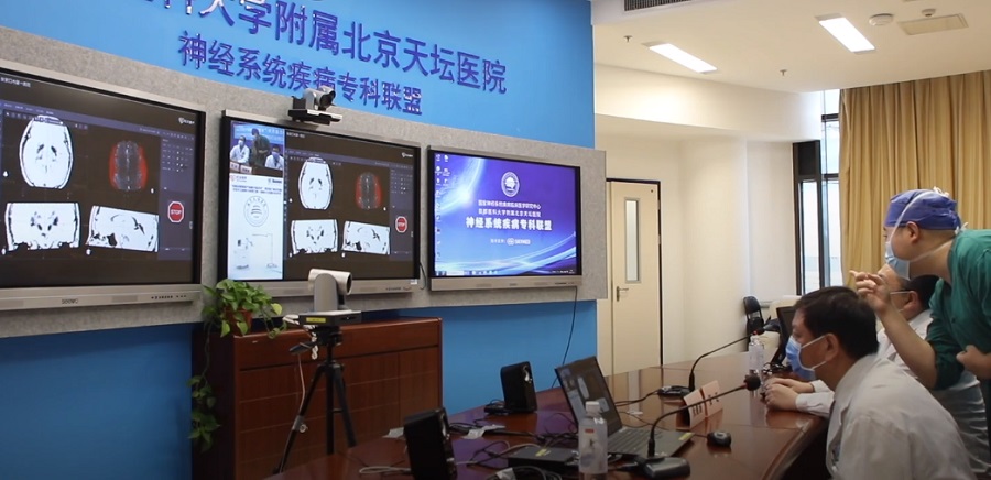 A szakértők 5G hálózat segítségével hajtották végre a távoli agyműtétet a pekingi Tiantan kórházban 