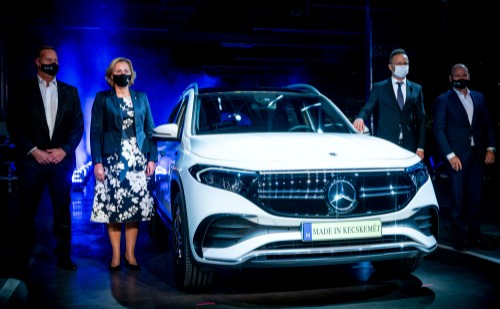 Tisztán elektromos járművek sorozatgyártásába kezd Magyarországon a Mercedes 