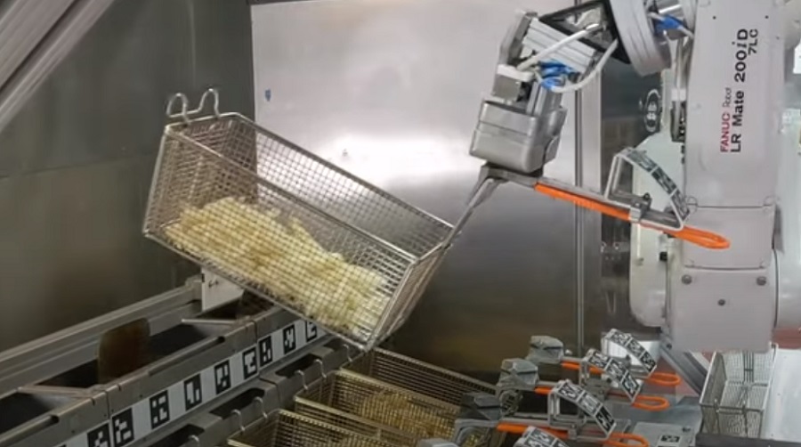 A Flippy 2 robot egy egész sütőállomás munkáját képes átvenni