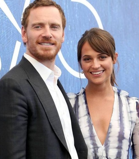 Michael Fassbender és Alicia Vikander