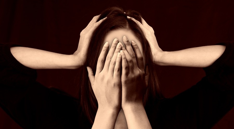 A nők nagyobb valószínűséggel szenvednek fejfájástól, mint a férfiak