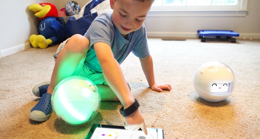 Autista gyerekeknek segít szocialzálódni a minirobot - Fotó: leka.io
