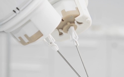 Számos terhet vesz le a sebészekről - Önállóan műt a Symani robotikai rendszer