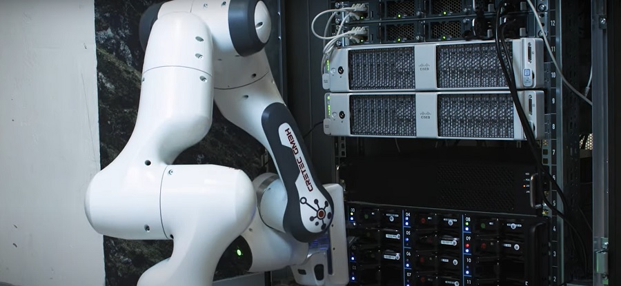 Mesterséges intelligencia - Egy adatközpontban dolgozó robot munka közben