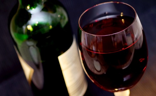 Segíthet megküzdeni a koronavírussal a bor?