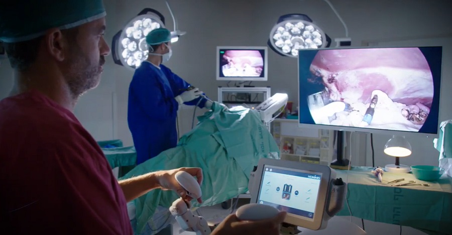 Műtét robottal a Memic Homonis sebészeti rendszerével