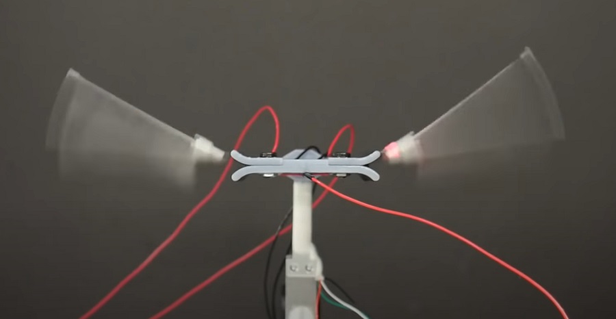 Rovatméretű, csapkodó szárnyú, repülésre képes robotokat alkotott a Bristoli Egyetem kutatócsoportja