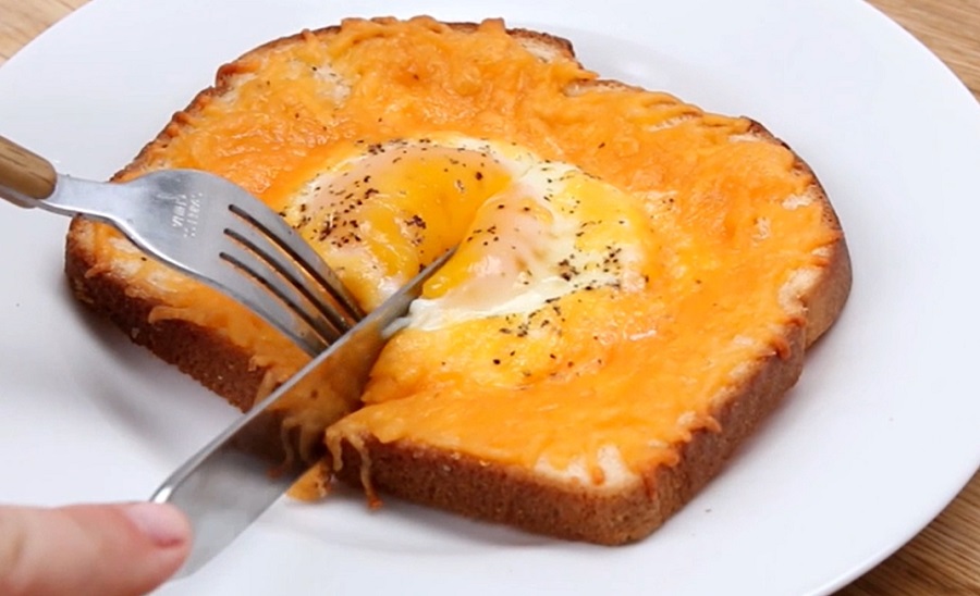 Finom, telítő és értékes reggeli a sajtos-tojásos toast kenyér