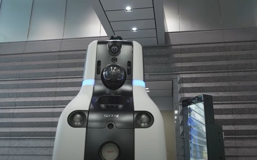 Mesterséges intelligencia-robot ad biztonságot Japán nyilvános helyein