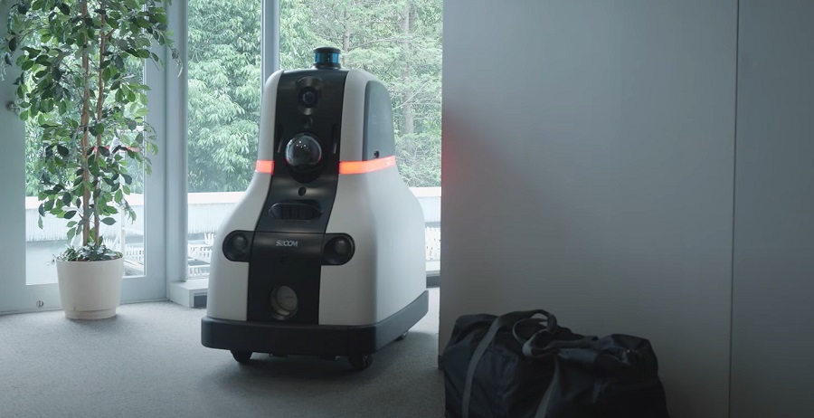 A mesterséges intelligencia-robot ellenőriz, vizuális, hang- és füstjelzéseket használ a gyanús személyekkel szemben