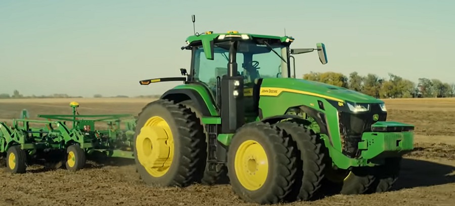 Mesterséges intelligencia - Önjáró traktort mutatott be a John Deere vállalat