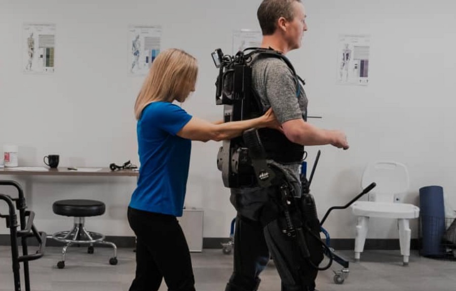 Exocsontváz készült szklerózis multiplexesek számára - Fotó: Ekso Bionics