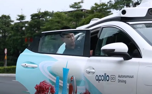 Indulhat az önvezető taxi - A Baidu kapta az első engedélyt Kínában