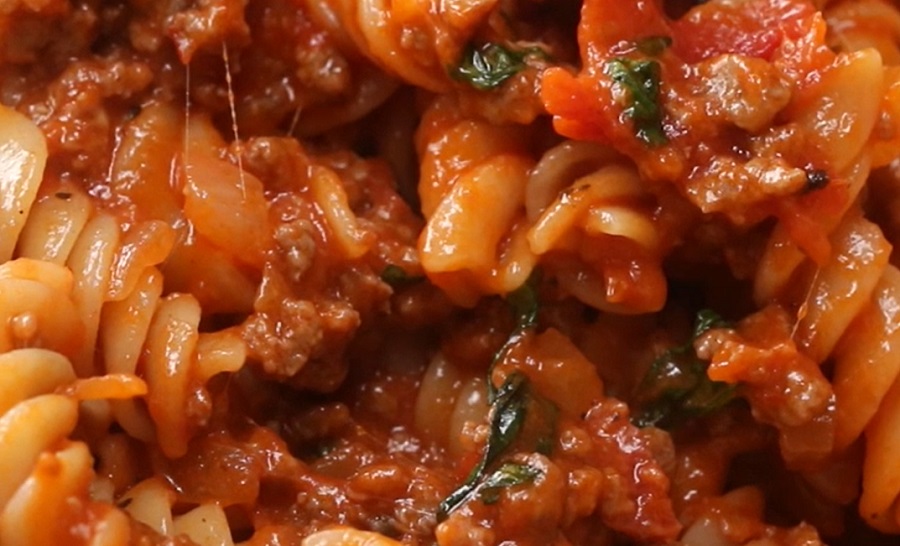 Chorizo-s paradicsomos tészta olaszosan