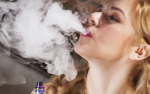 Egyre nyilvánvalóbb: ínybetegséghez vezethet az e-cigaretta