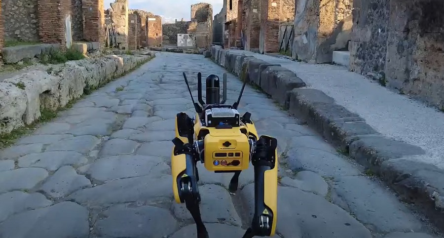 Robotkutyát vetettek be a sírrablók ellen Pompeiben