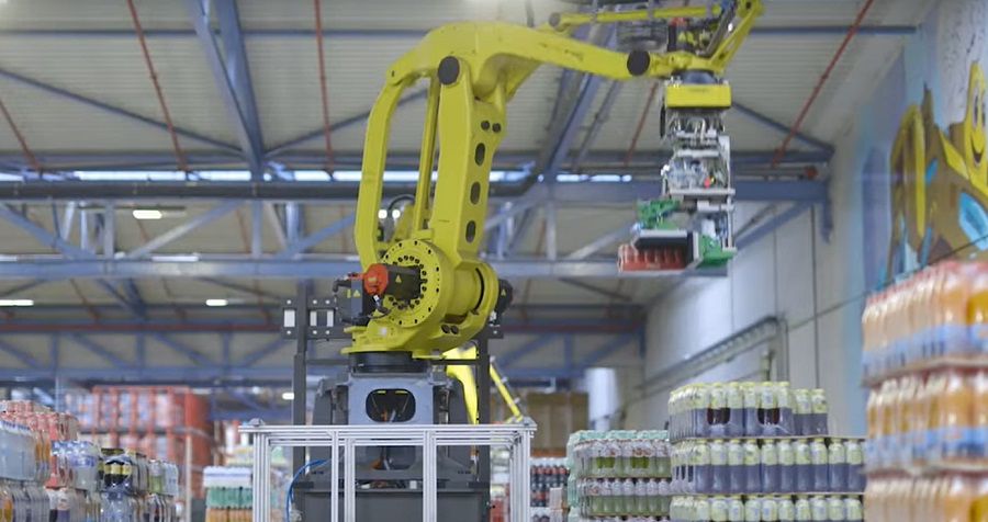 Mesterséges intelligencia - Robotokkal dolgoztat a Coca-cola dunaharaszti raktára 