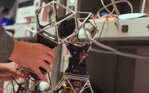 Mesterséges intelligencia - Apró MIT-robotok maguk építenek járművet, épületet