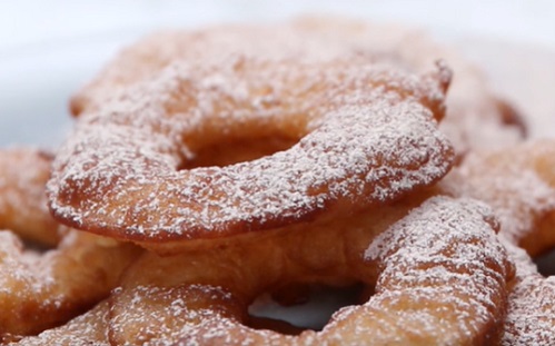 Könnyű és finom: cukorral meghintett almagyűrűk 