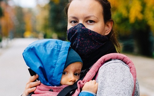 Rontotta a csecsemők kommunikációját a koronavírus-járvány