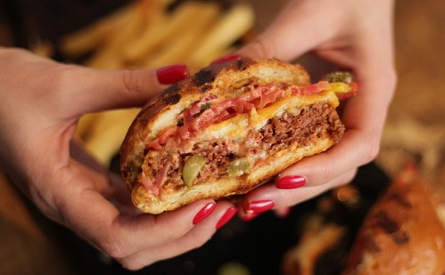 Meglepő: a marhaburger gátolja a depressziót?