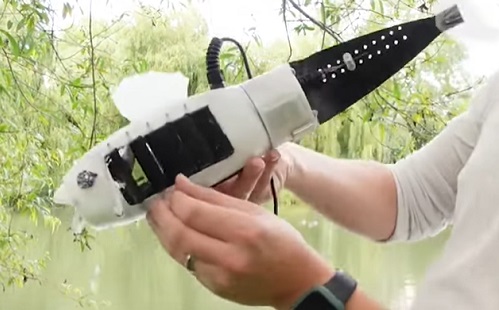 Mesterséges intelligencia - Diák tervezte 3D-s robothal szívja ki a mikroműanyagot a vízből