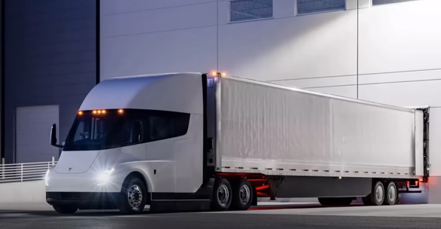 Mesterséges intelligencia - Robottechnológiás Tesla-kamionokkal szállít a híres üdítőgyár