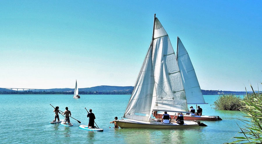 A nyári szezonban egyértelműen vezet a Balaton