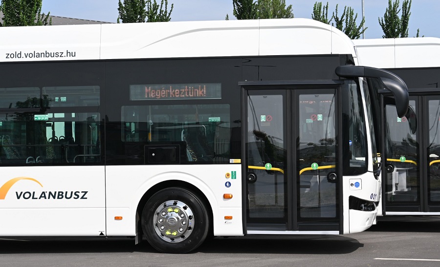 Új elektromos buszokkal bővült Szolnok közlekedése