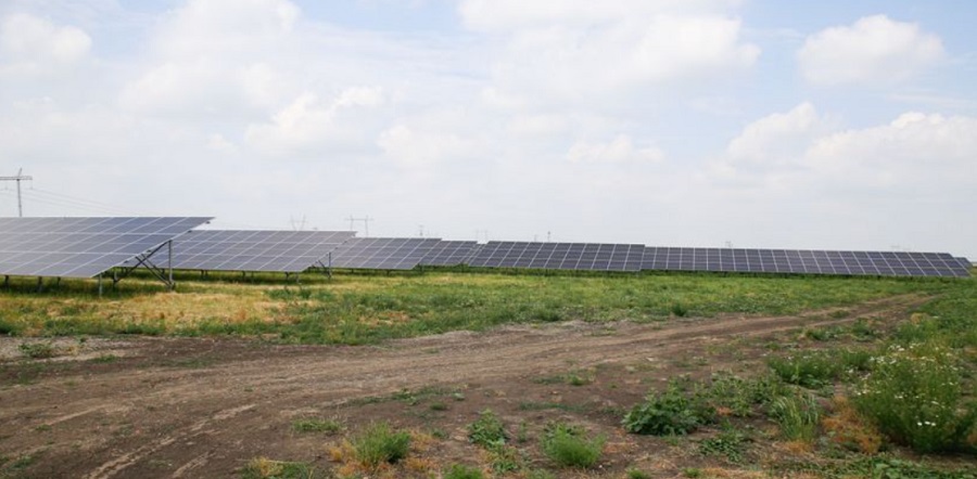 Új generációs, nagy teljesítményű napelemparkot építettek Szolnok határában - Fotó: szoljon.hu