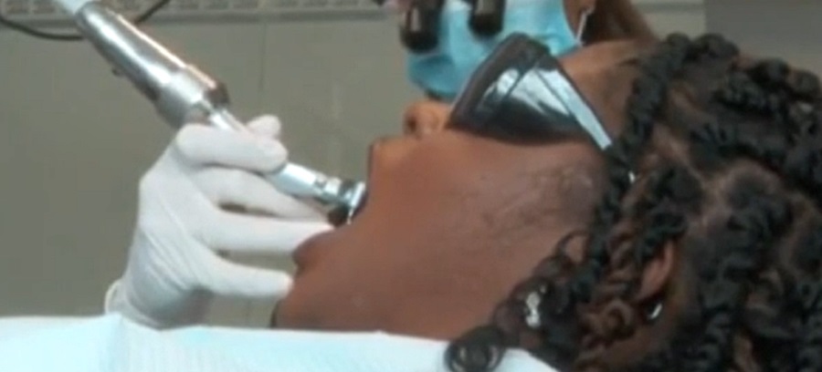 Ma már többféle robot segíti a fogászati implantátumok korszerű beültetését