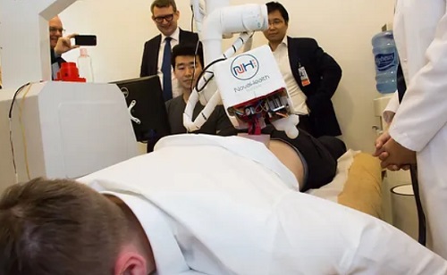 Mesterséges intelligencia - Már klinikai vizsgálaton a vadonatúj masszázsrobot