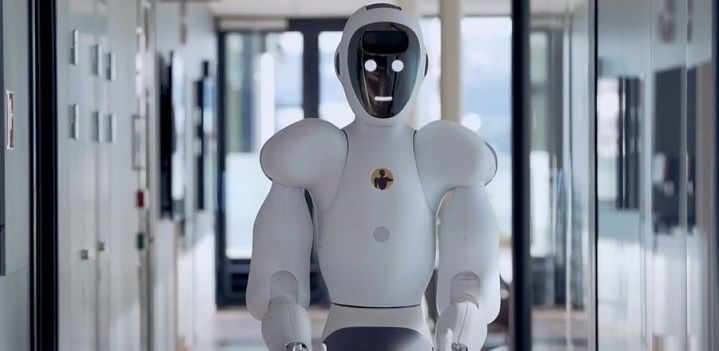 Mesterséges intelligencia - Eve robot szinte mindent megtesz, amit egy ember